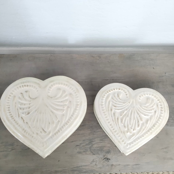 2 Metal Heart Shaped Trinket Jewelry Box Hinged Beige Nesting Distressed Design - Picture 3 of 9